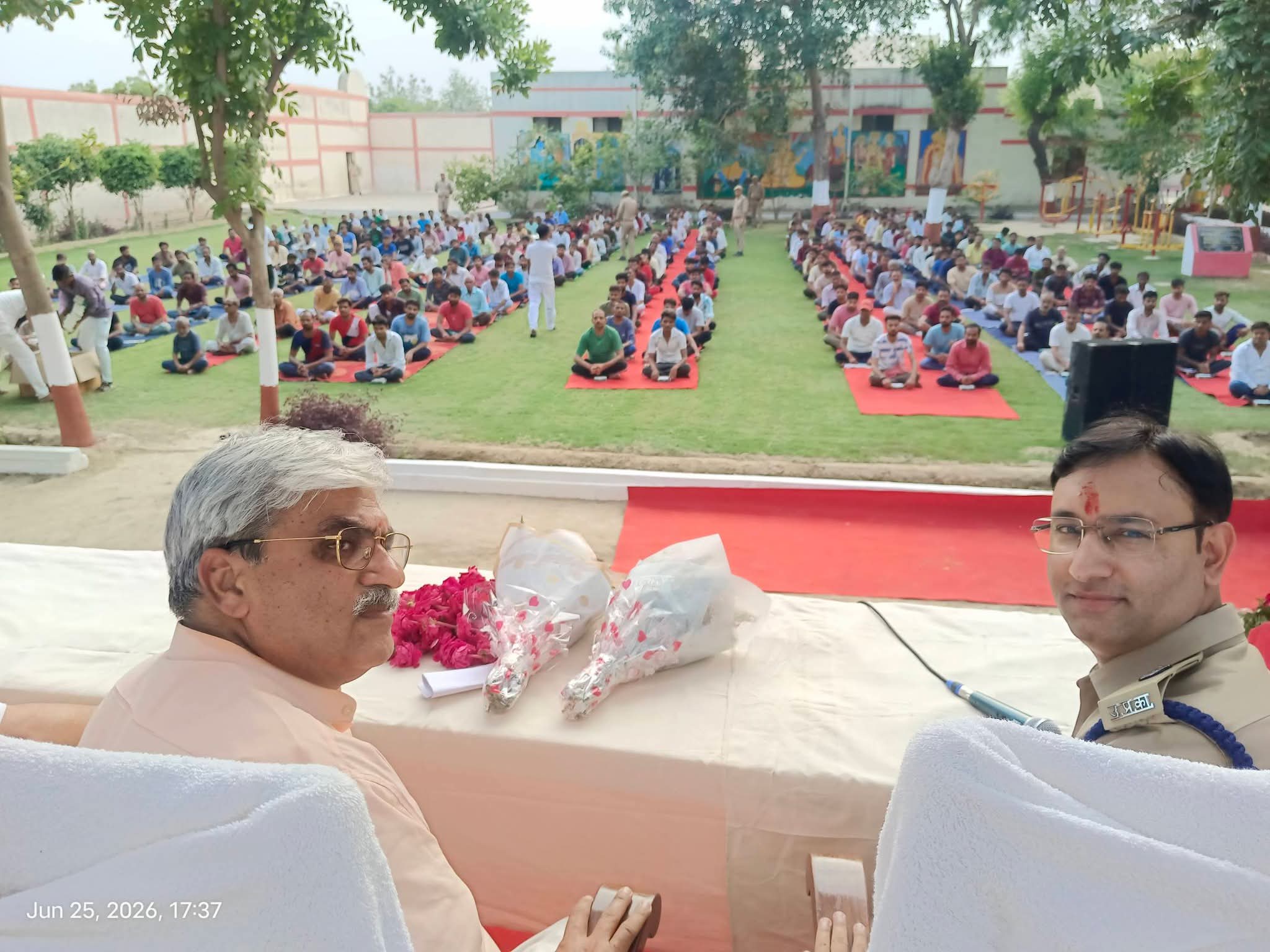 जेल अधीक्षक व विधायक आदि
