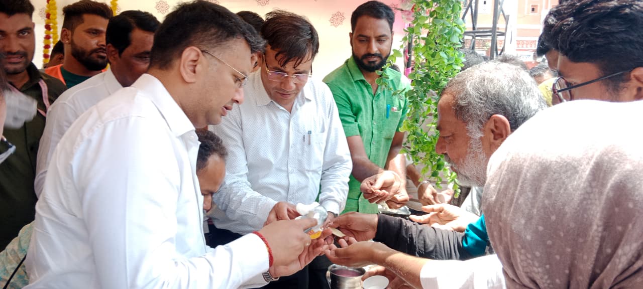 निर्जला एकादशी पर भक्ति और सेवा का संगम: छोटी काशी में उमड़ा जनसैलाब