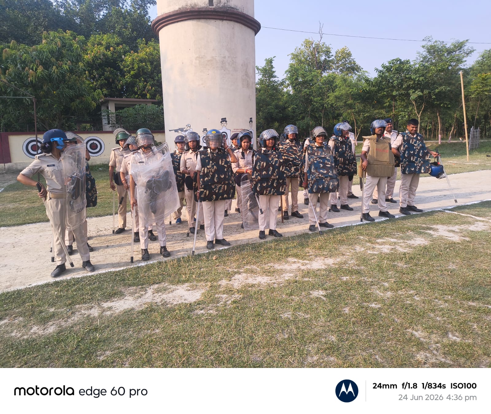 मॉक ड्रिल करते दंगा नियंत्रक टीम