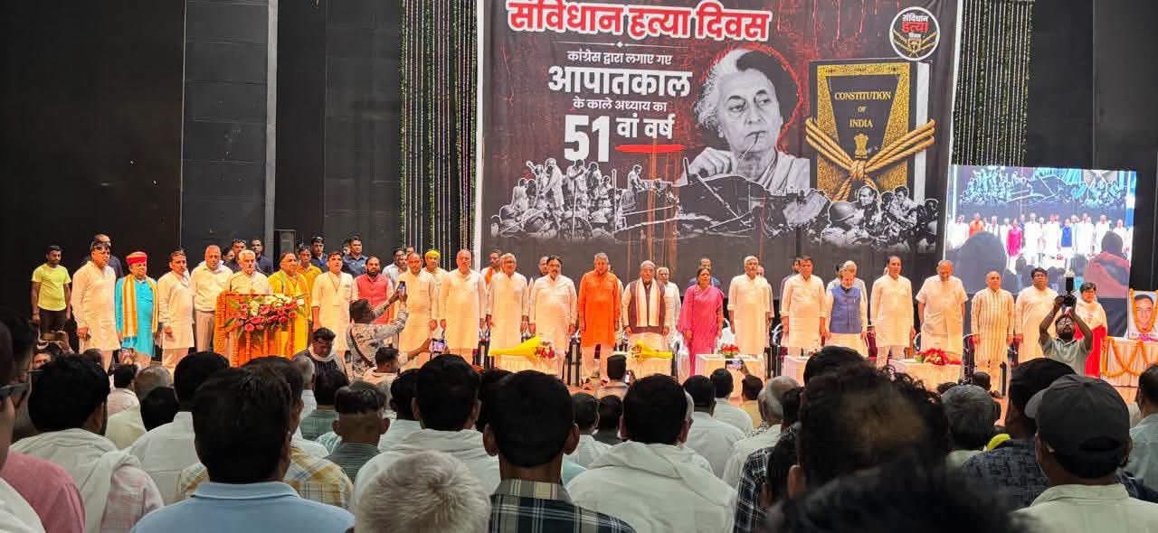 केंद्रीय मंत्री गजेंद्र शेखावत राेहतक में आयाेजित कार्यक्रम में भाग लेते हुए