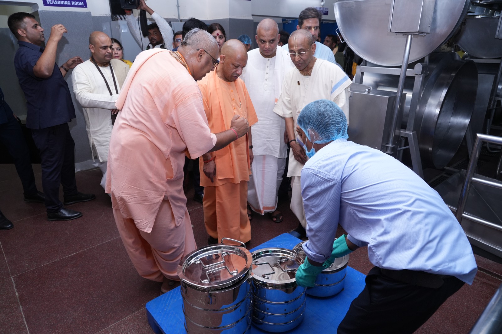 सीएम योगी ने राज्य सरकार के सहयोग से बने अक्षयपात्र फाउंडेशन के केंद्रीयकृत रसोईघर का किया उद्घाटन*
