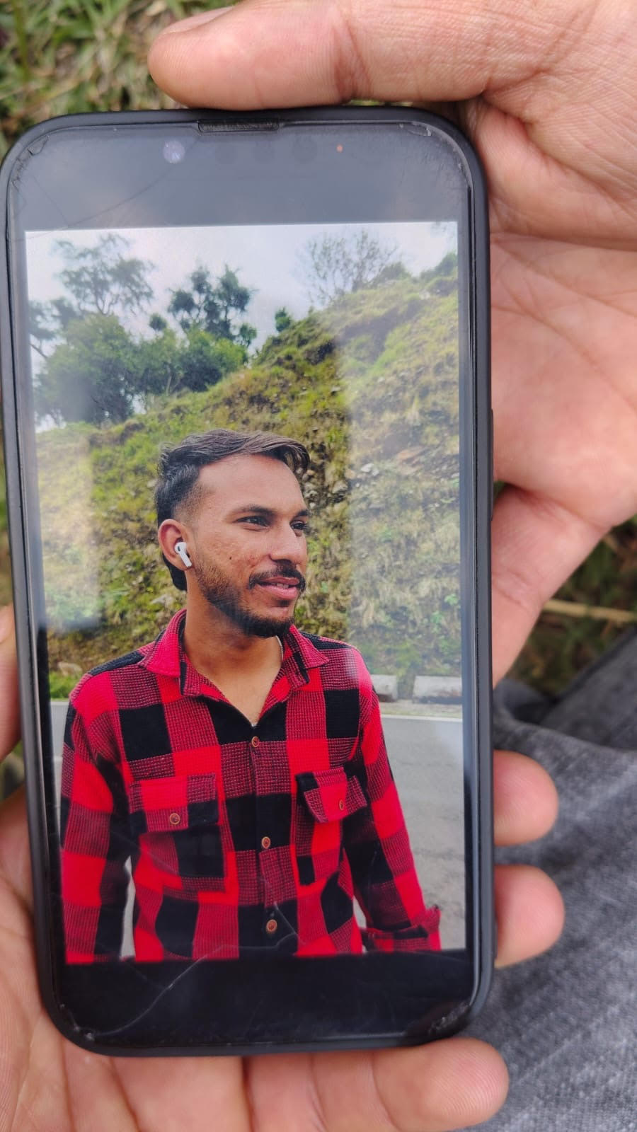 Youth goes missing while bathing at Seven Waterfalls in Sarthal; search underway.