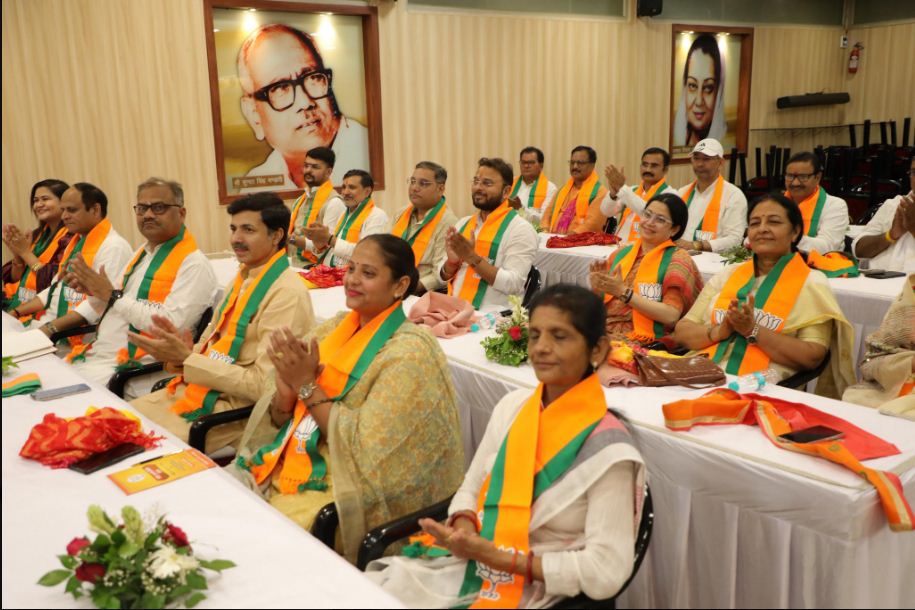 प्रदेश पदाधिकारियों की बैठक में प्रदेश अध्यक्ष पंकज चौधरी व प्रदेश संगठन मंत्री धर्मपाल