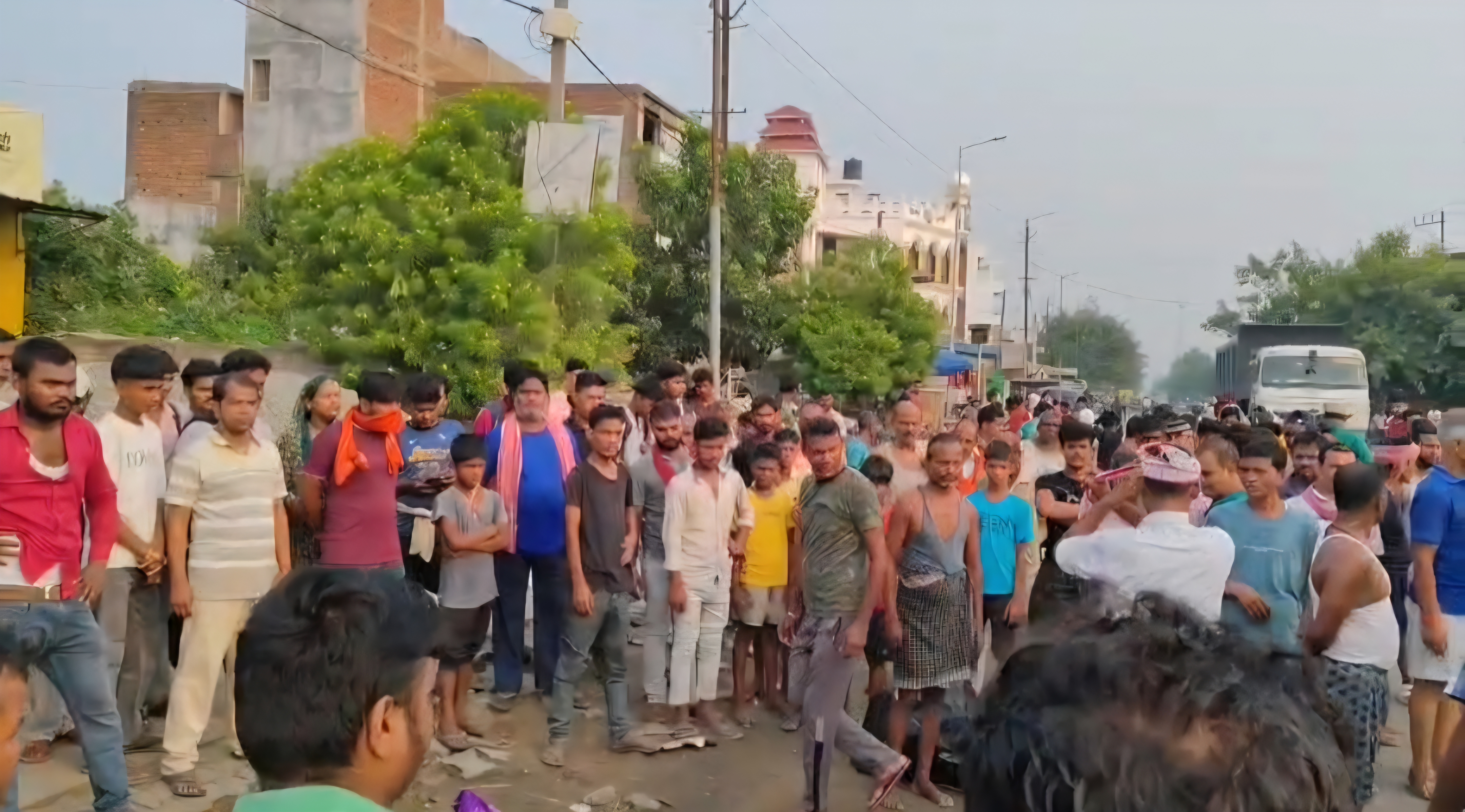 दाउदपुर में ट्रक ने युवक को रौंदा, मौके पर ही मौत