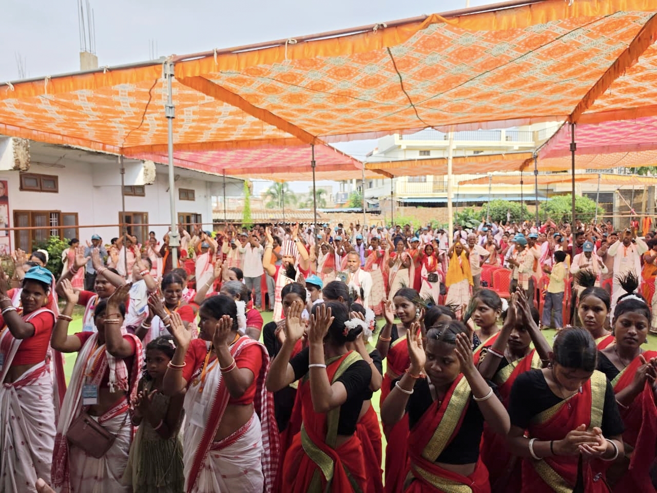 जनजातीय प्रतिनिधियों का स्वागत