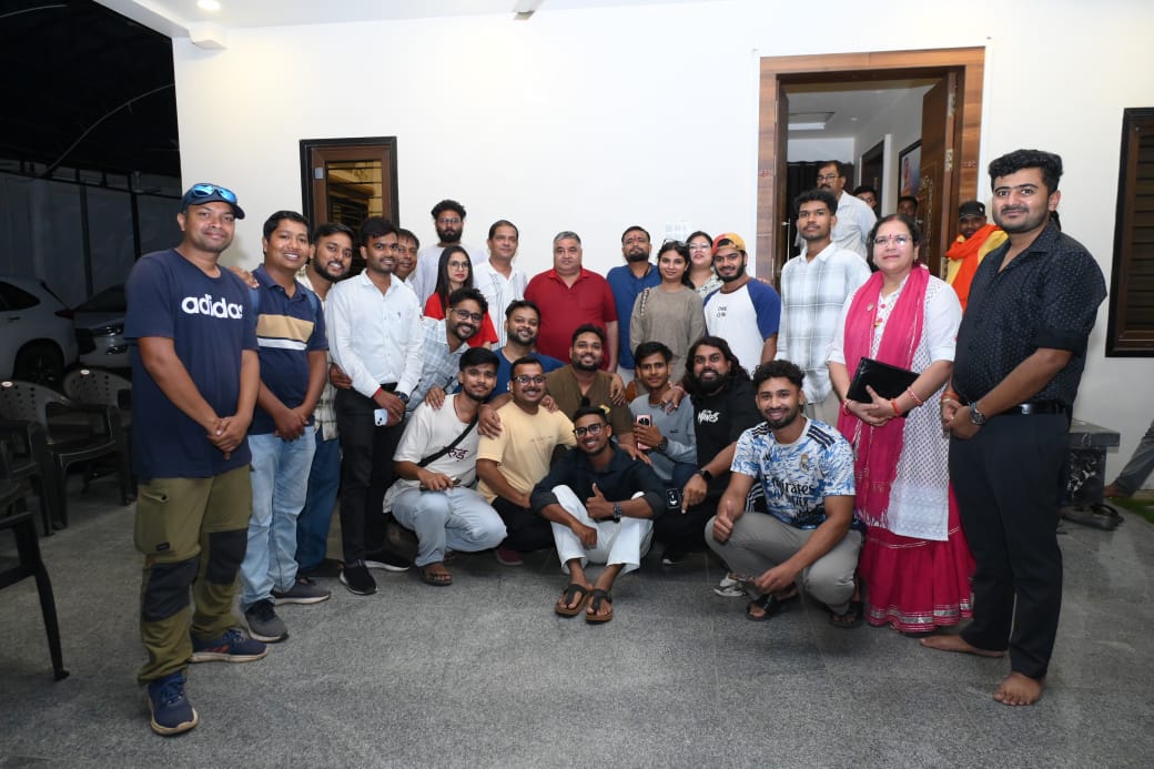 सोशल मीडिया क्रिएटर meeting