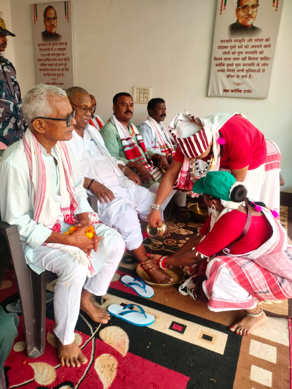 जनजातीय प्रतिनिधियों का स्वागत