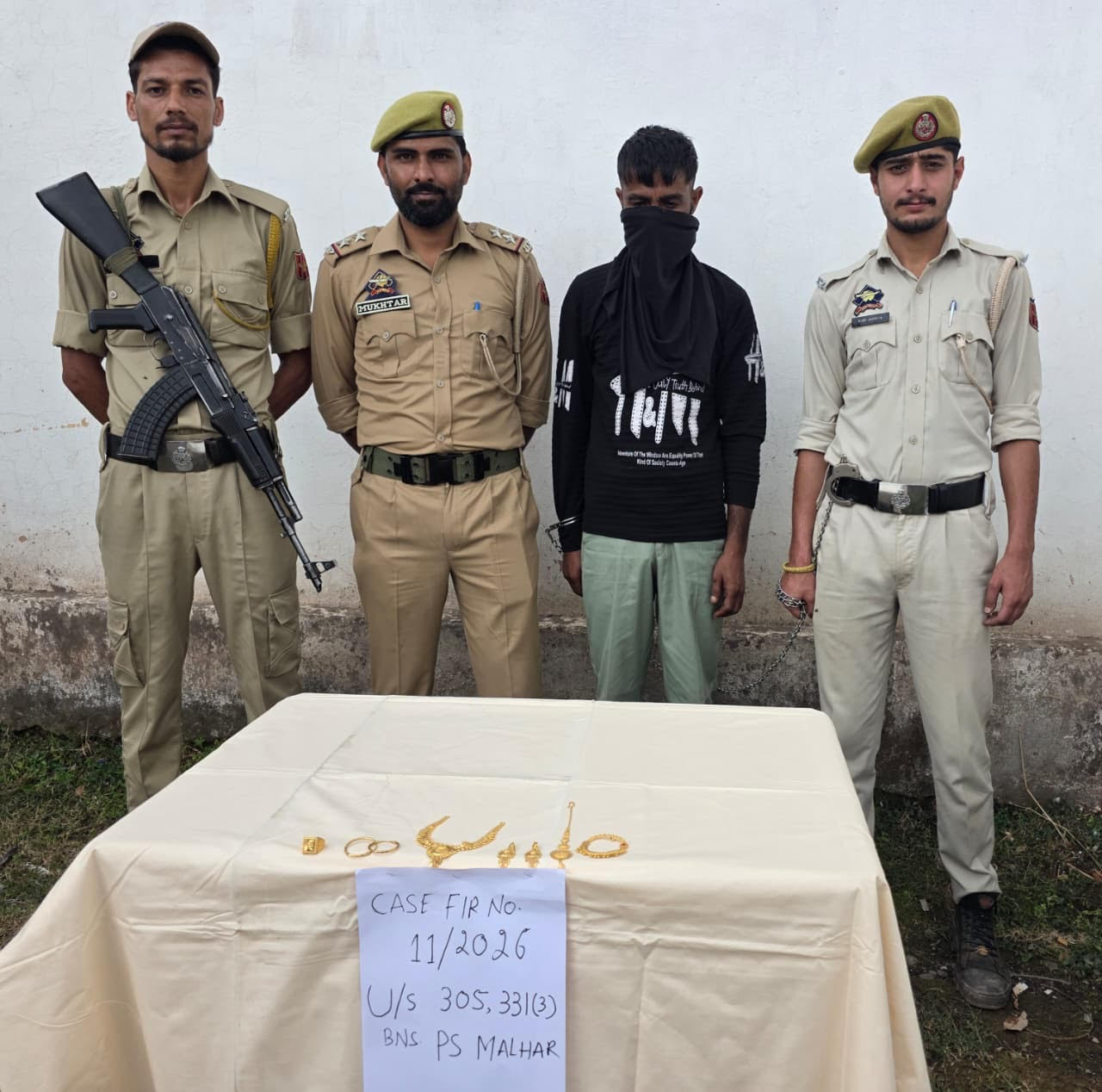 Theft case solved in Malhar: Gold jewelry worth ₹11 lakh recovered, one arrested.