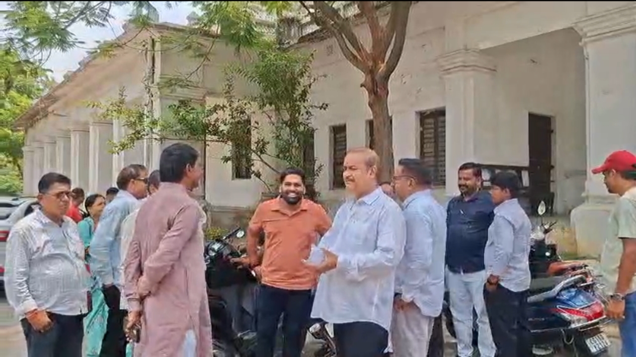 पुलिस अधीक्षक कार्यालय में पहुंचे कांग्रेसी