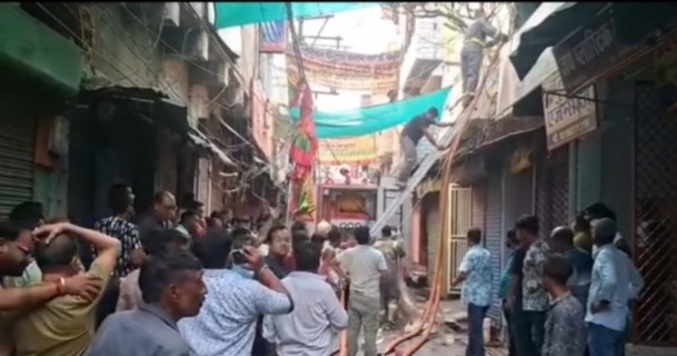 पेंट गोदाम में लगी आग
