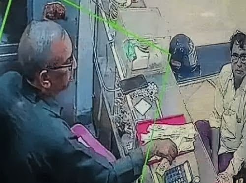 सीसीटीवी फुटेज में कैद चांदी के जेवर चोरी करने का आरोपी