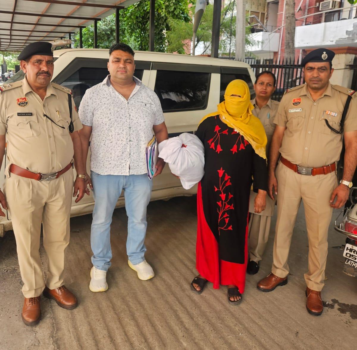 पानीपत पुलिस विरासत में नशा तस्करी के आरोप में गिरफ्तार महिला