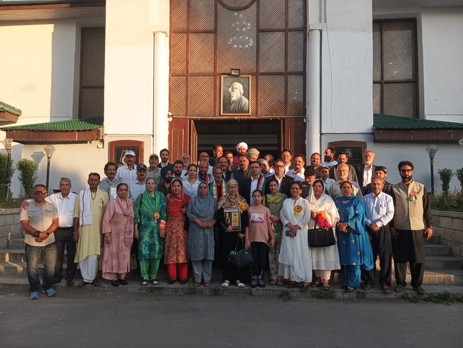 गांधी ग्लोबल फैमिली ने प्रदान किए ‘इकबाल मीर मेमोरियल अवॉर्ड’, समाजसेवा और शिक्षा से जुड़ी हस्तियां हुईं सम्मानित गांधी ग्लोबल फैमिली ने प्रदान किए ‘इकबाल मीर मेमोरियल अवॉर्ड’, समाजसेवा और शिक्षा से जुड़ी हस्तियां हुईं सम्मानित