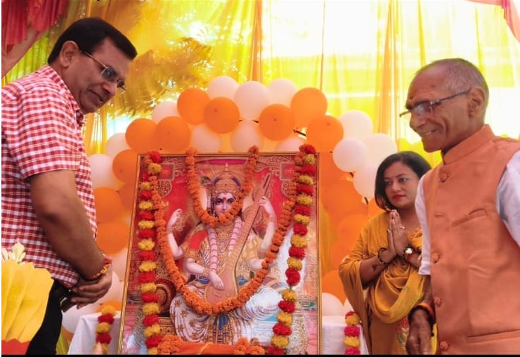 विद्या मंदिर गर्ल्स हाई स्कूल नरही में मंगलवार काे सुंदरकांड का पाठ एवं भंडारे का भव्य आयोजन