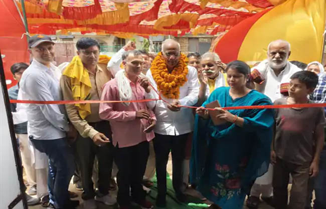 डी-वॉटरिंग योजना का शुभारंभ करते हुए विधायक कंवर सिंह यादव।