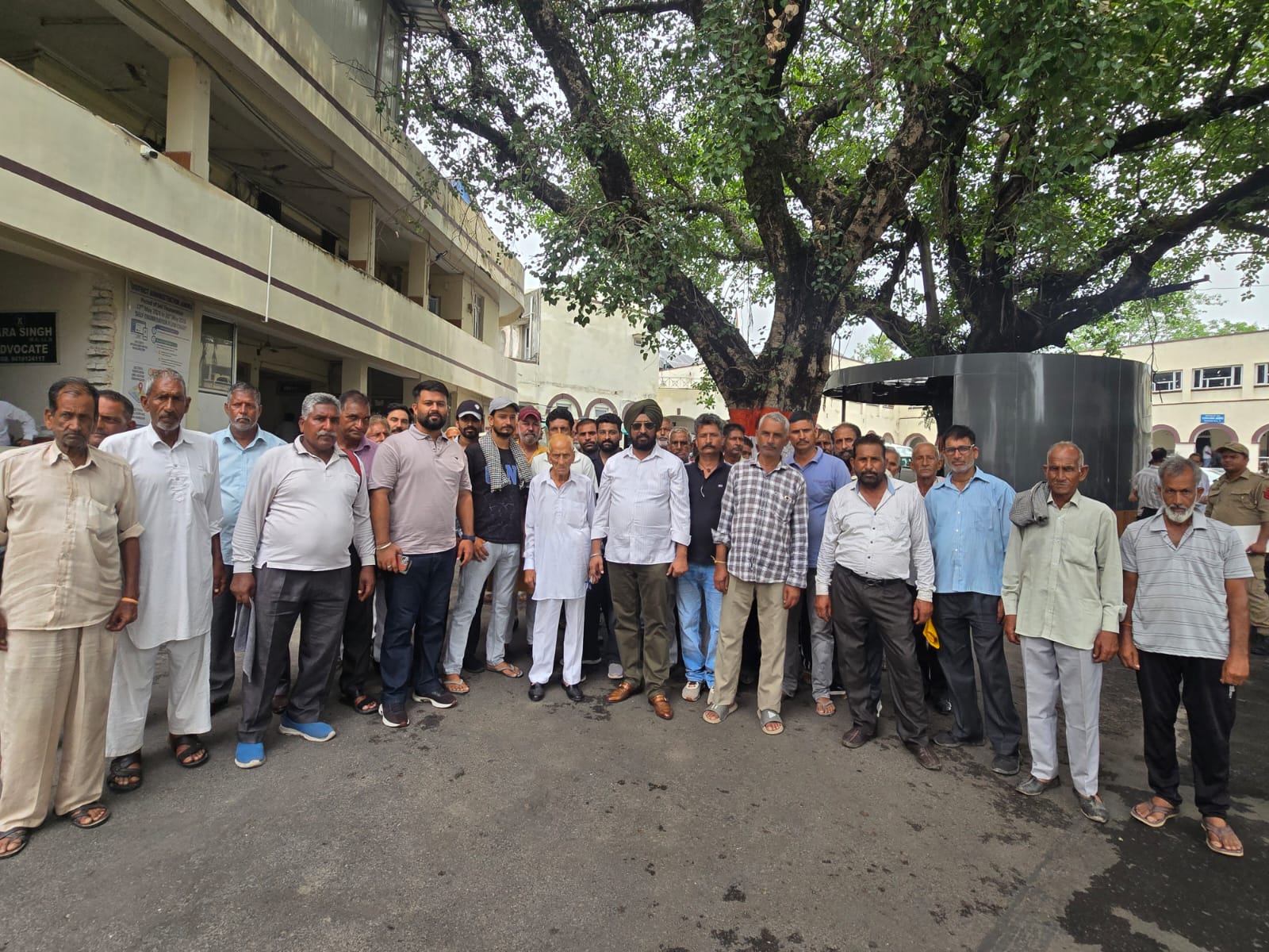 सिंचाई नहर डी-9ए में जलापूर्ति बहाल करने की मांग, किसानों के प्रतिनिधिमंडल ने डीसी जम्मू से की मुलाकात सिंचाई नहर डी-9ए में जलापूर्ति बहाल करने की मांग, किसानों के प्रतिनिधिमंडल ने डीसी जम्मू से की मुलाकात