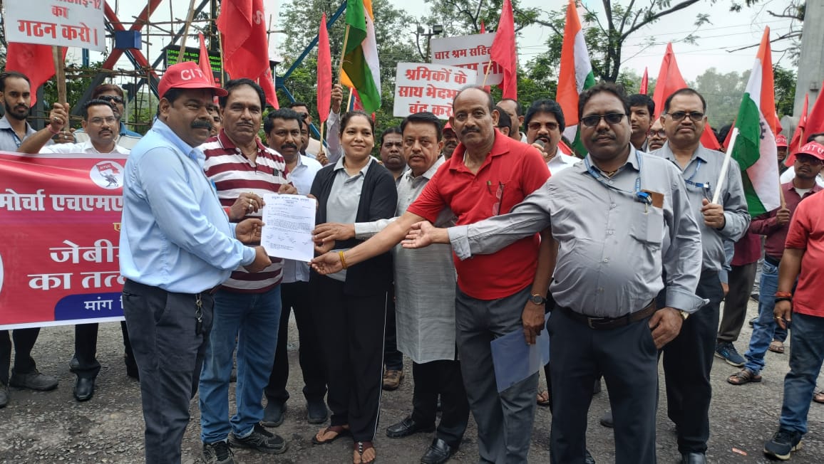 जेबीसीसीआई-12 वार्ता समिति के गठन की मांग को लेकर गेवरा में गेट मीटिंग जेबीसीसीआई-12 वार्ता समिति के गठन की मांग को लेकर गेवरा में गेट मीटिंग