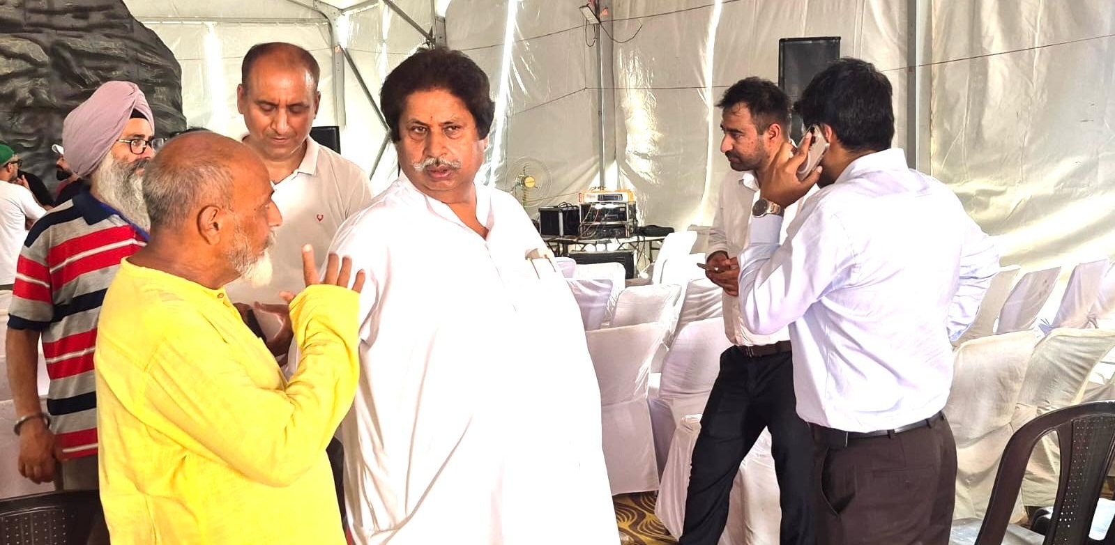 अमरनाथ यात्रा से पहले भगवती नगर पहुंचे कांग्रेस नेता रमण भल्ला, श्रद्धालुओं का किया स्वागत अमरनाथ यात्रा से पहले भगवती नगर पहुंचे कांग्रेस नेता रमण भल्ला, श्रद्धालुओं का किया स्वागत