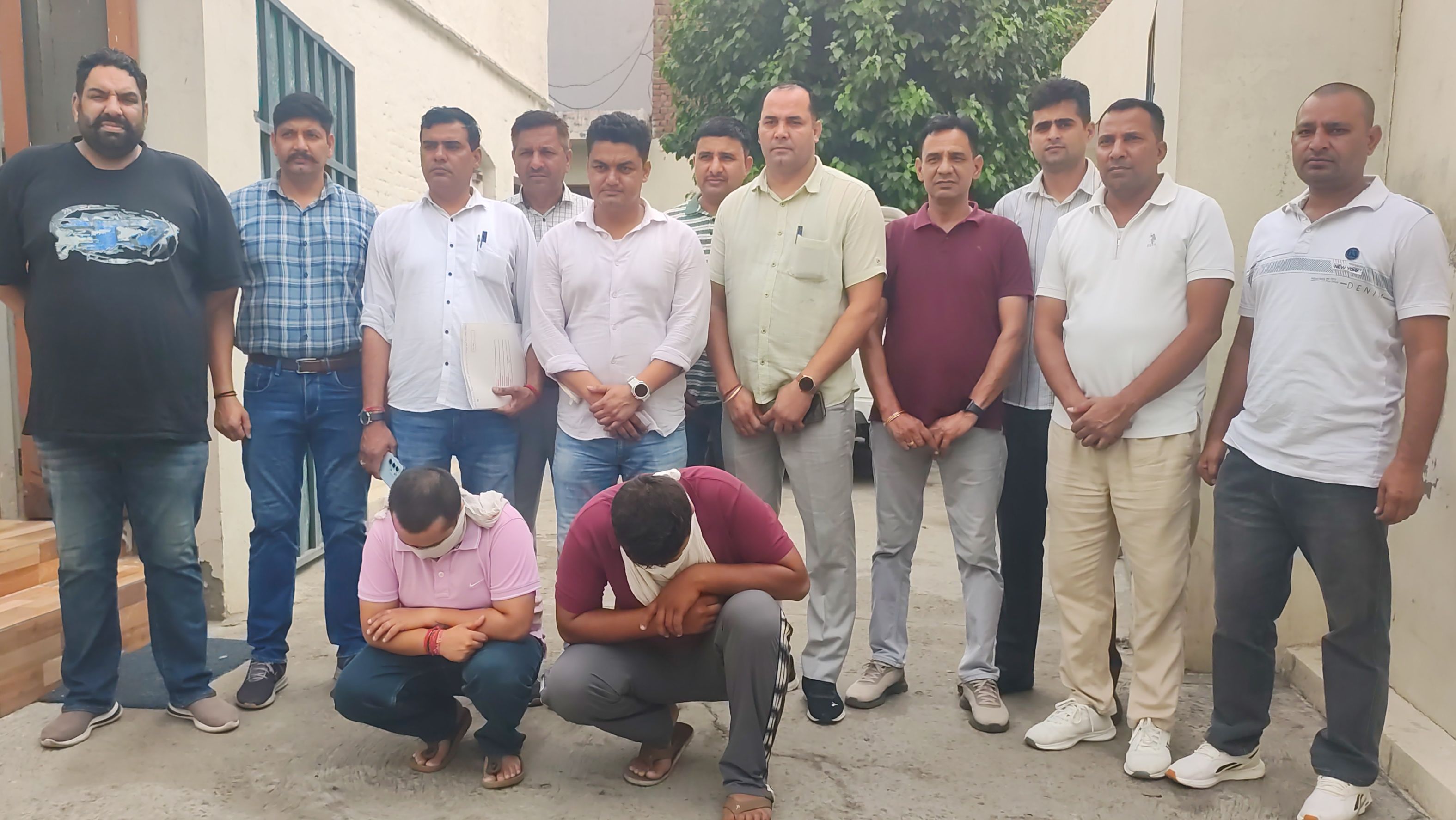फर्जी कॉल करने वाला बदमाश देवेंद्र और खुद को फर्जी कॉल करवाने वाला फतेहपुर पूंडरी का कारोबारी रवि वर्मा पुलिस की गिरफ्त में फर्जी कॉल करने वाला बदमाश देवेंद्र और खुद को फर्जी कॉल करवाने वाला फतेहपुर पूंडरी का कारोबारी रवि वर्मा पुलिस की गिरफ्त में