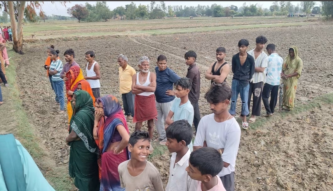 घटनास्थल पर मौजूद ग्रामीण