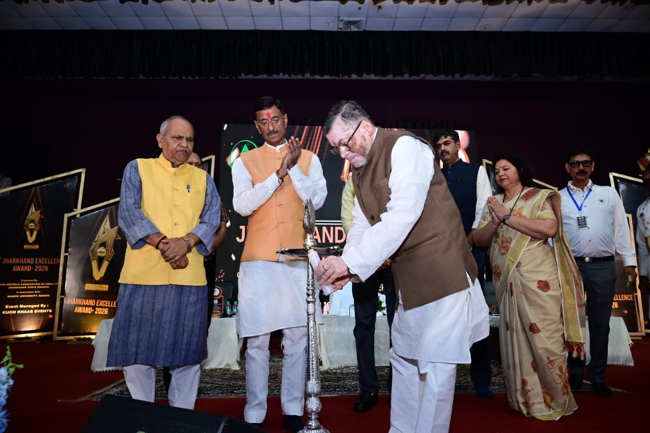 कार्यक्रम का शुभारंभ करते हुए राज्यपाल कार्यक्रम का शुभारंभ करते हुए राज्यपाल