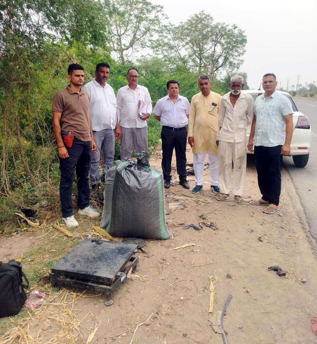 कार से पकड़ी गई डोडा पोस्त।