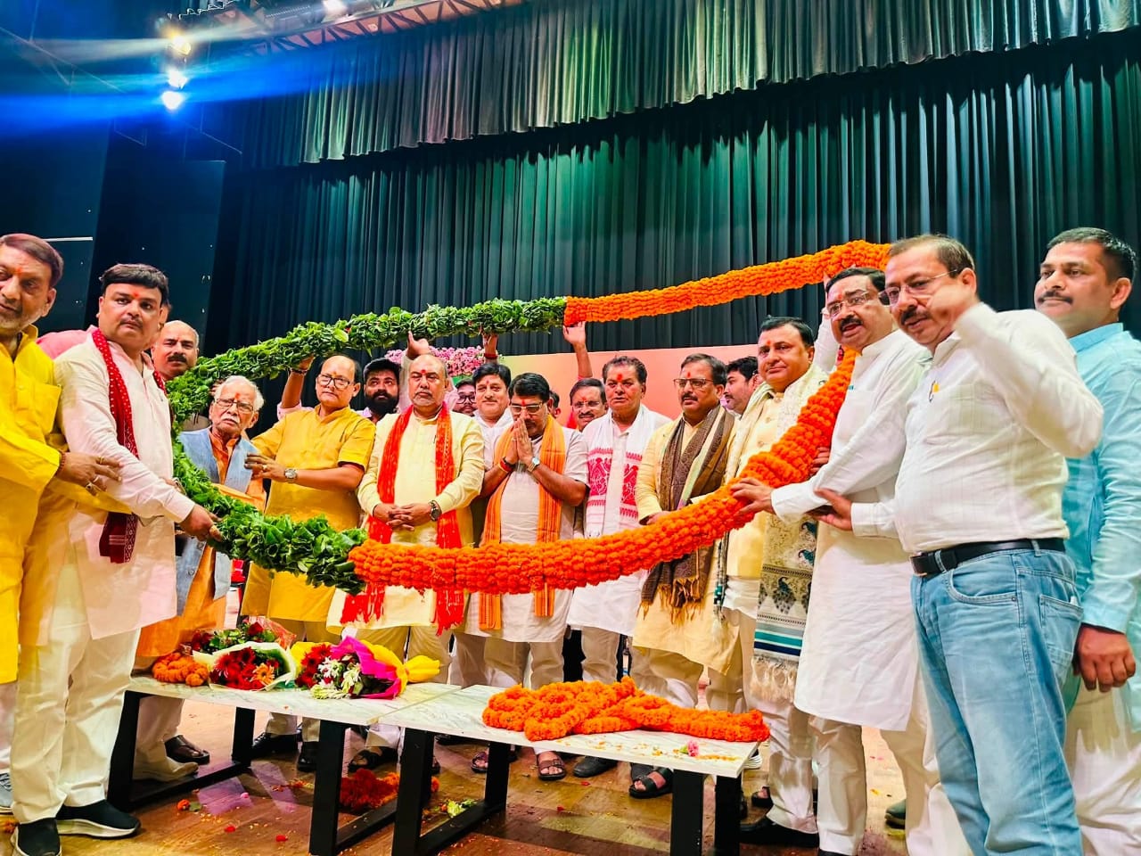 भाजपा के नवनियुक्त क्षेत्रीय अध्यक्ष का गोरखपुर में ऐतिहासिक स्वागत, कार्यकर्ताओं से टीम भावना के साथ जुटने का आह्वान