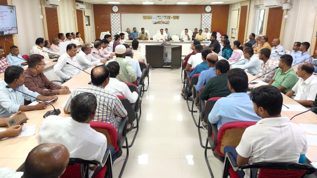 सारण में जिलाधिकारी और एसएसपी ने अधिकारियों को दिलाई सत्यनिष्ठा की शपथ सारण में जिलाधिकारी और एसएसपी ने अधिकारियों को दिलाई सत्यनिष्ठा की शपथ
