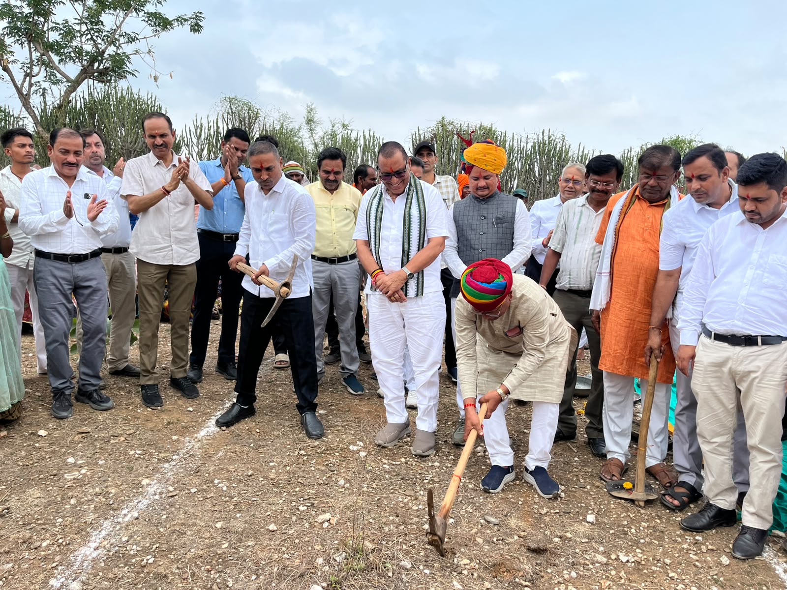 जिलास्तरीय कार्यक्रम का शुभारंभ करते अतिथि