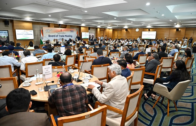 नई दिल्ली में ‘व्यापार बोर्ड’ की बैठक को संबोधित करते वाणिज्य मंत्री पीयूष गोयल