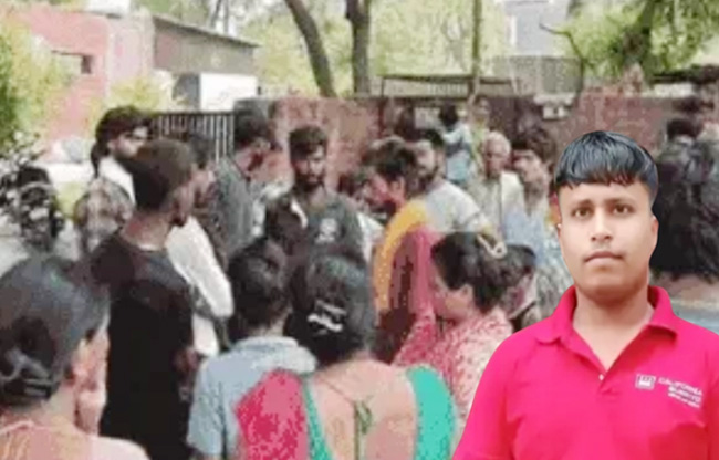 सोनीपत: अस्पताल के मृतक मोनू     का शव लेने पहुंचे परिवार के सदस्य इनसेट में मोनू का फाइल फोटो