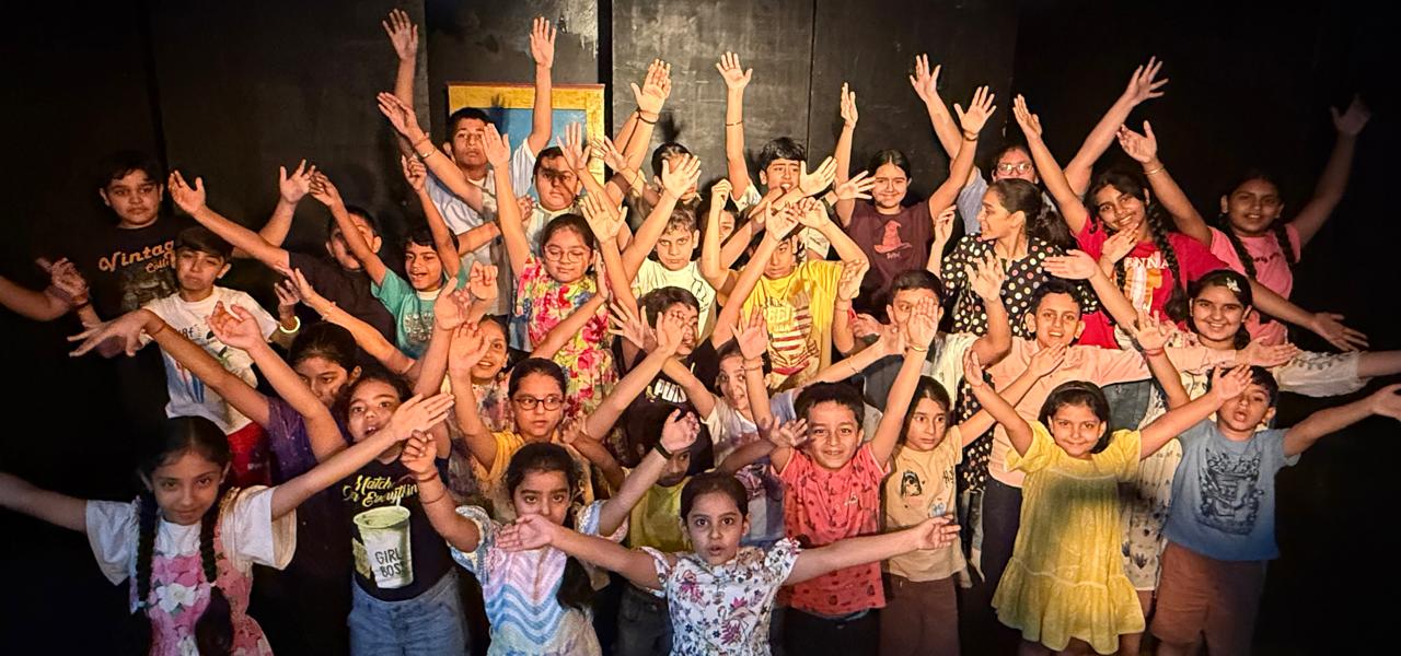 दो समानांतर थिएटर कैंपों में बच्चों को मिल रहा व्यक्तित्व विकास और सृजनात्मक अभिव्यक्ति का मंच दो समानांतर थिएटर कैंपों में बच्चों को मिल रहा व्यक्तित्व विकास और सृजनात्मक अभिव्यक्ति का मंच