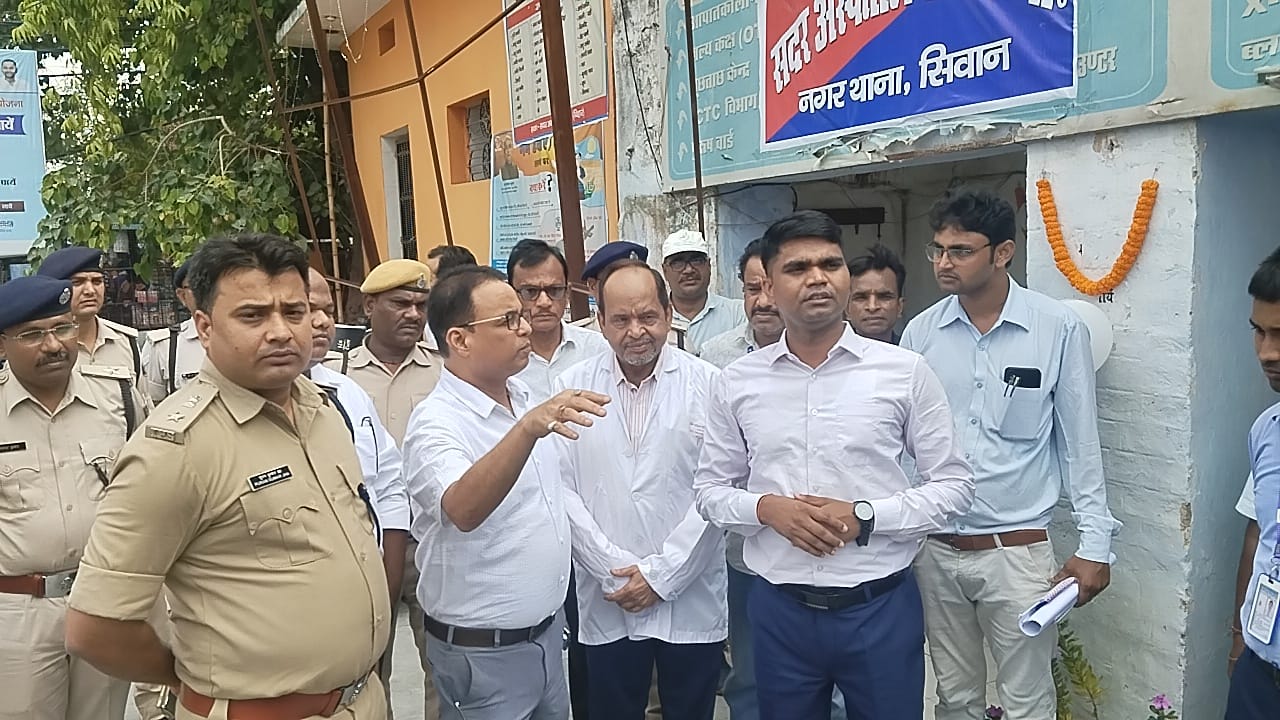 उद्घाटन के अवसर पर डीएम एवं एसपी उद्घाटन के अवसर पर डीएम एवं एसपी