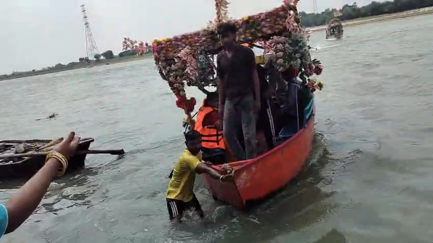 लाइफ जैकेट के चलते टला बड़ा हादसा, घायलों को अस्पताल में कराया गया भर्ती* लाइफ जैकेट के चलते टला बड़ा हादसा, घायलों को अस्पताल में कराया गया भर्ती*