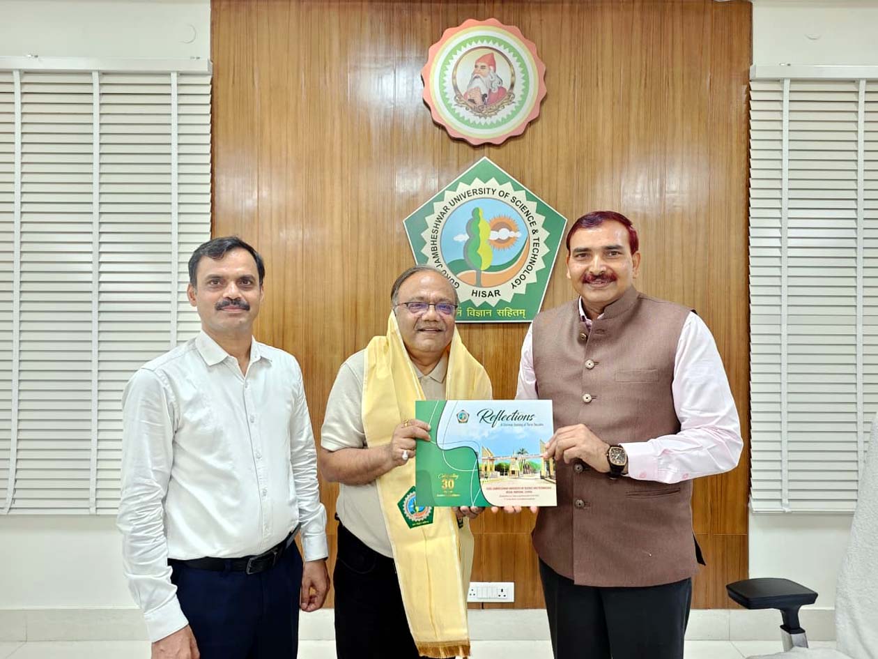 कुलपति प्रो. नरसी राम बिश्नोई से शिष्टाचार भेंट करते कुशाभाऊ ठाकरे पत्रकारिता एवं जनसंचार विश्वविद्यालय, रायपुर (छत्तीसगढ़) के कुलपति प्रोफेसर मनोज दयाल।