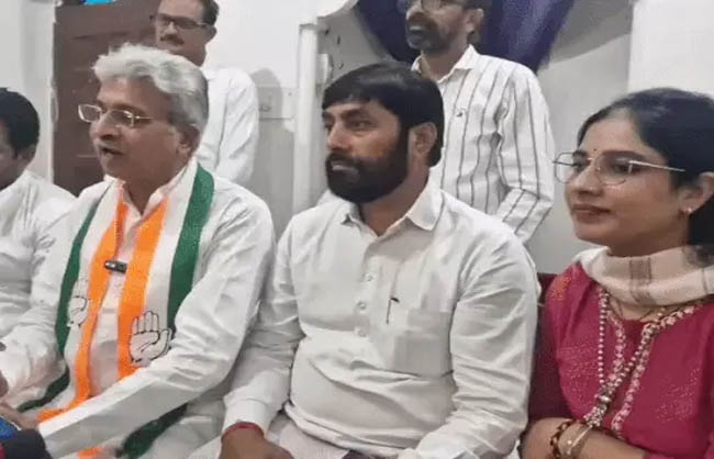 पत्रकारों से बातचीत करते हुए हरियाणा कांग्रेस प्रदेश अध्यक्ष राव नरेंद्र सिंह।