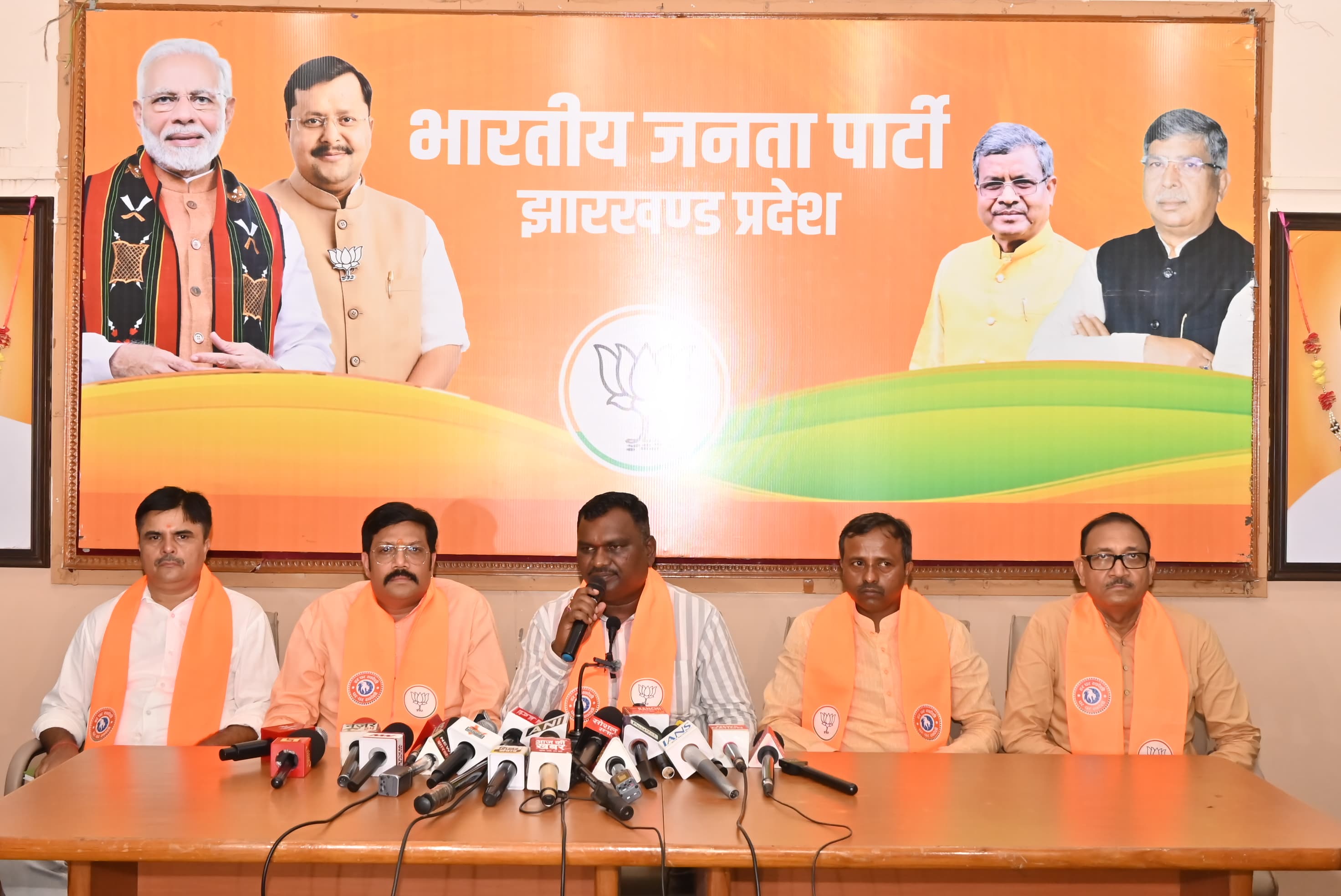 प्रेस वार्ता की तस्वीर