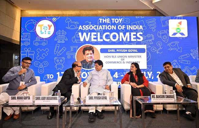 नई दिल्ली में 17वें टॉय बिज इंटरनेशनल बी2बी एक्सपो में पीयूष गोयल और अन्य