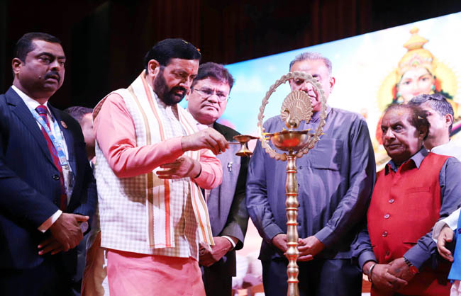 हरियाणा के मुख्यमंत्री नायब सैनी पंचकूला मेंसीएम सम्मेलन का उदघाटन करते हुए हरियाणा के मुख्यमंत्री नायब सैनी पंचकूला मेंसीएम सम्मेलन का उदघाटन करते हुए