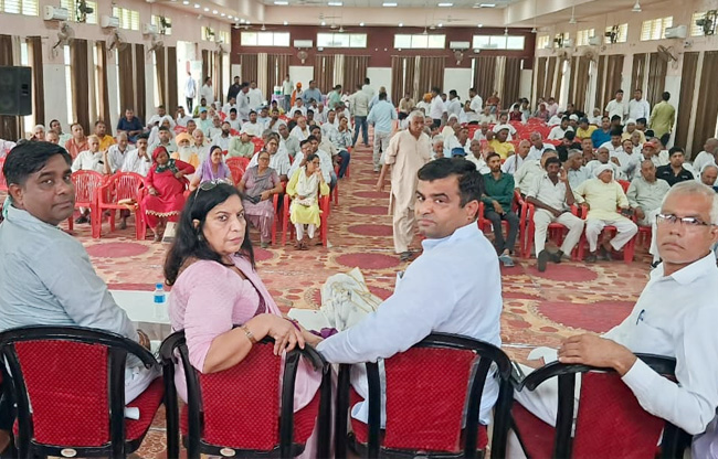 सोनीपत: भाजपा की बैठक में प्रभारी डॉ. किरण   कलकल अन्य अधिकारियेां के साथ
