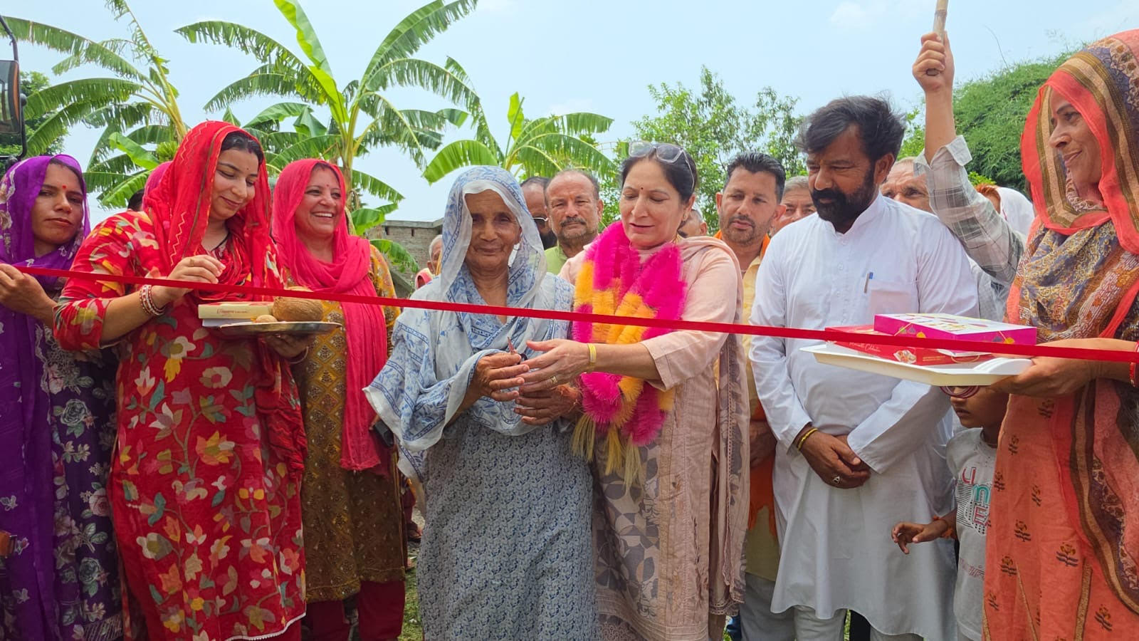 70-year wait ends: Deep borewell inaugurated in Banda village; villagers get clean drinking water. 70-year wait ends: Deep borewell inaugurated in Banda village; villagers get clean drinking water.