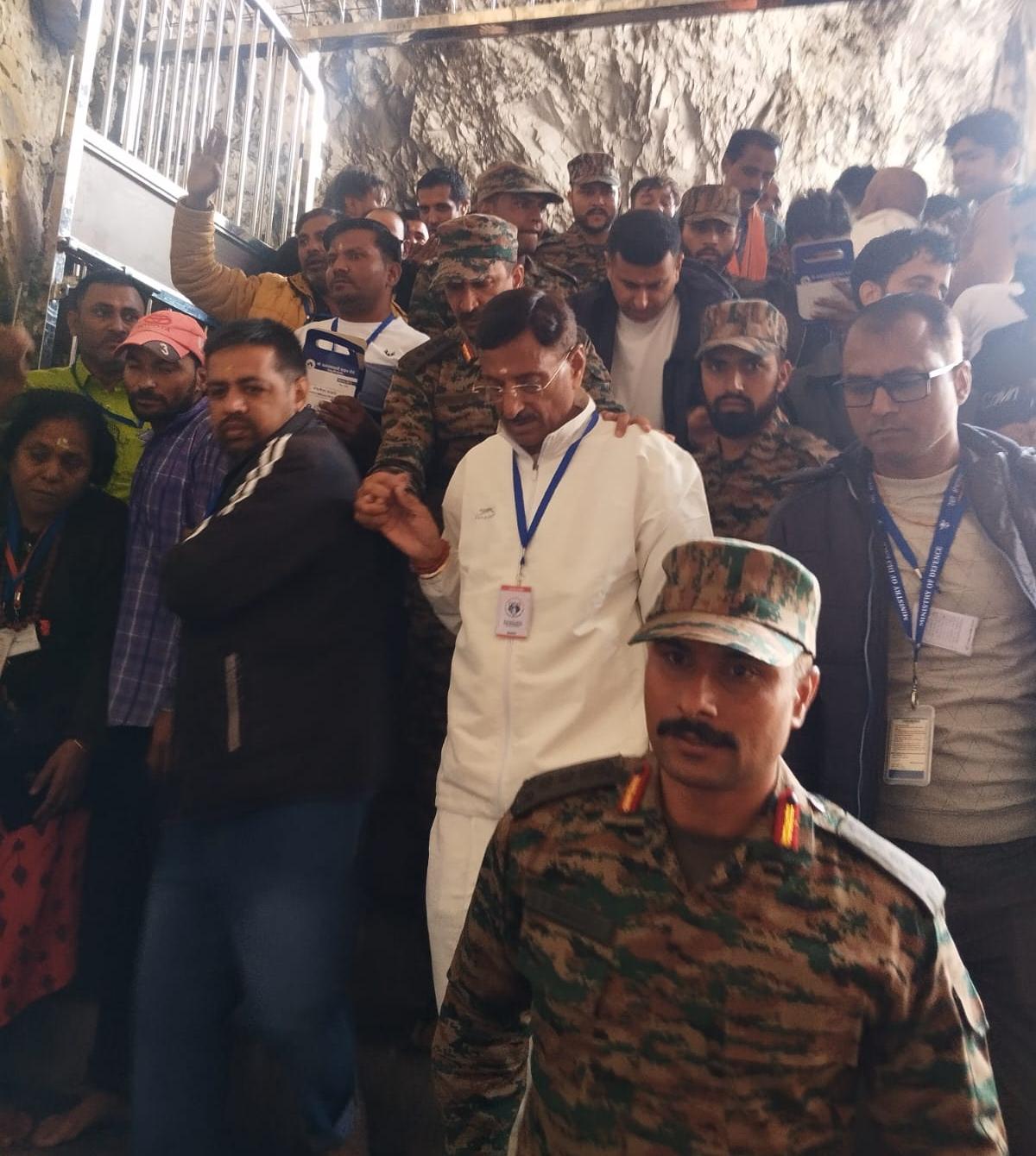 संजय सेठ सहित अन्य