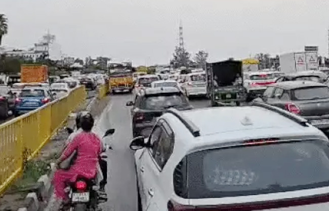 सोनीपत: टावर पर चढा युवक रोड पर लगा लंबा         जाम