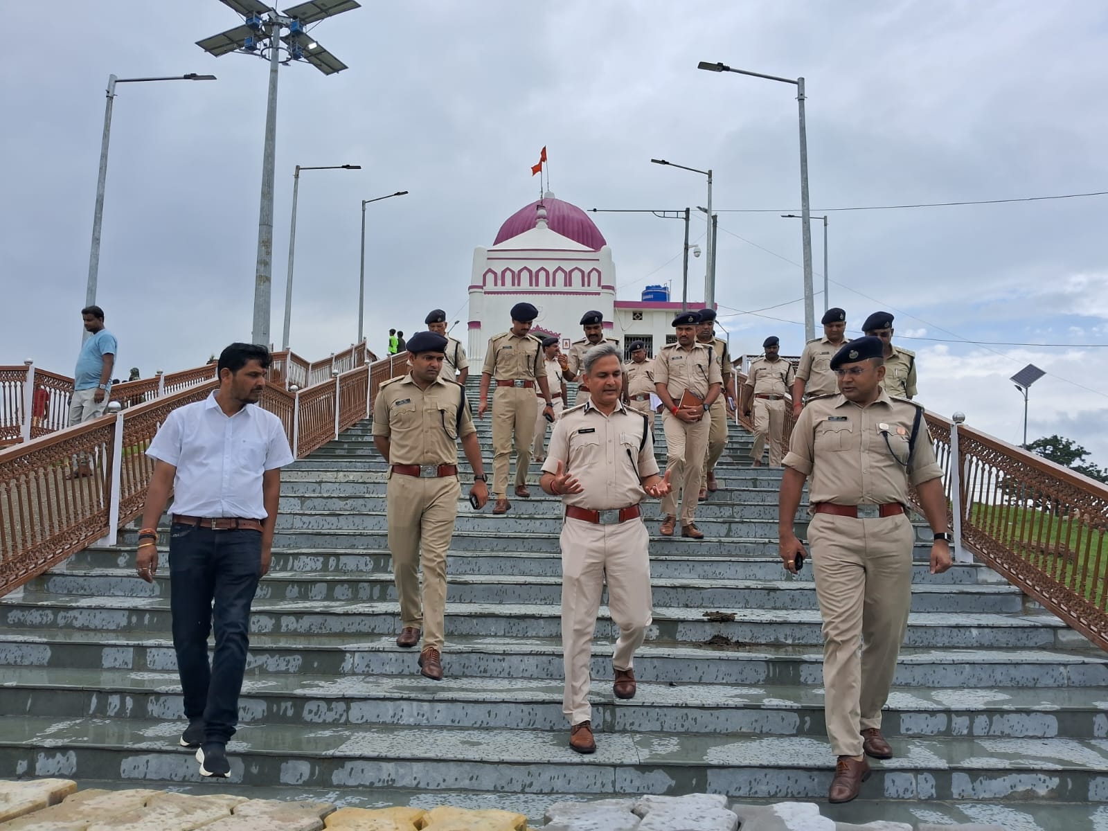 निरीक्षण करते एडीजी