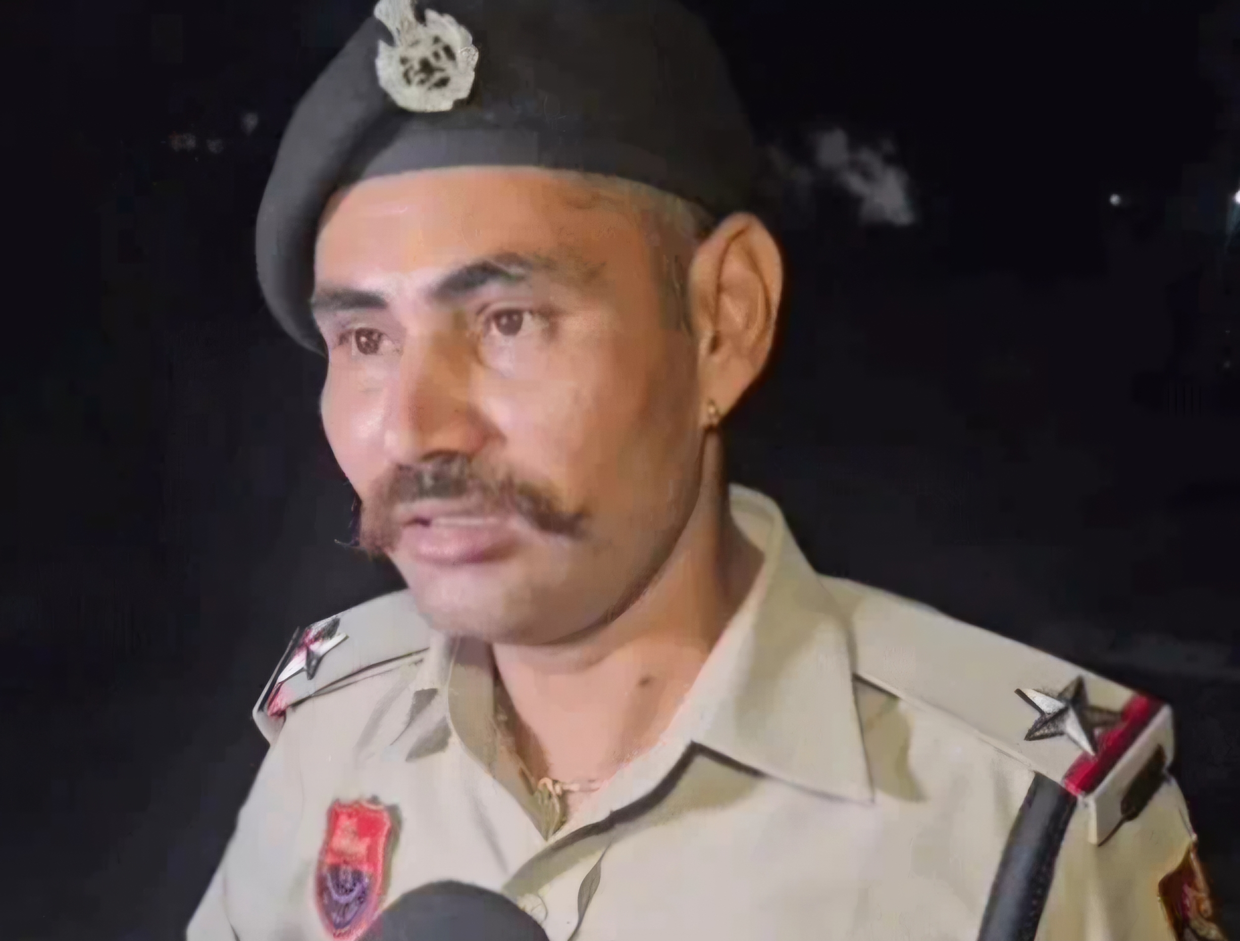 जाँच अधिकारी जानकारी देते हुए जाँच अधिकारी जानकारी देते हुए