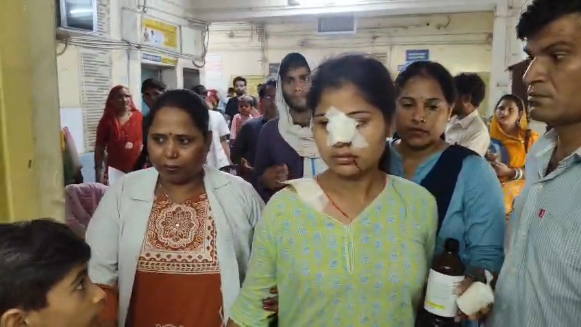 अलवर. हादसे में घायल मरीज । अलवर. हादसे में घायल मरीज ।