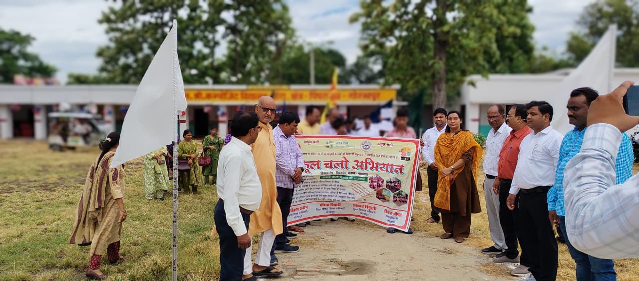 स्कूल चलो रैली में बीईओ शाबिस्ता परवीन ने किया जागरूक*