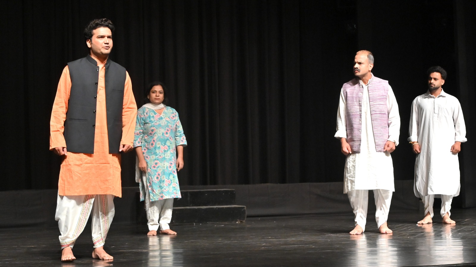 जेकेएएसीएल और विराज कला केंद्र ने डॉ. श्यामा प्रसाद मुखर्जी की जयंती पर नाटक ‘हे युगधर – श्यामा प्रसाद मुखर्जी’ का मंचन किया जेकेएएसीएल और विराज कला केंद्र ने डॉ. श्यामा प्रसाद मुखर्जी की जयंती पर नाटक ‘हे युगधर – श्यामा प्रसाद मुखर्जी’ का मंचन किया