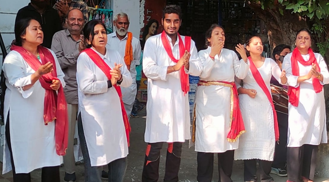 एक साथ रंग मंडल ने नुक्कड़ नाटक के माध्यम से दिया नशामुक्त समाज का संदेश एक साथ रंग मंडल ने नुक्कड़ नाटक के माध्यम से दिया नशामुक्त समाज का संदेश
