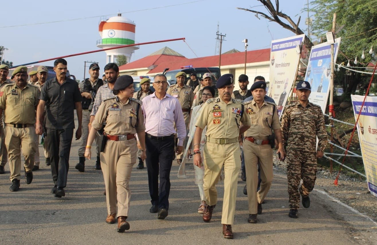 Shri Amarnath Yatra 2026: DGP reviews security arrangements at Lakhanpur Base Camp and on the National Highway. Shri Amarnath Yatra 2026: DGP reviews security arrangements at Lakhanpur Base Camp and on the National Highway.